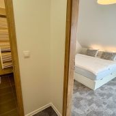 Koupelna a ložnice v apartmánu 7